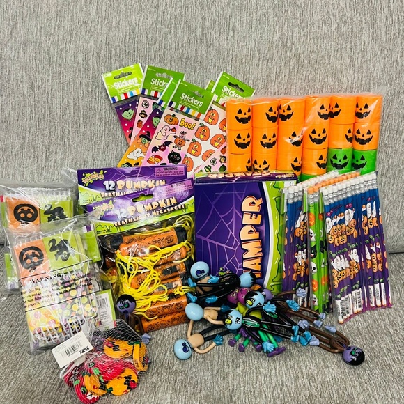 Halloween Bundle- 5 POUND BOX!! 🎃 - Picture 1 of 3